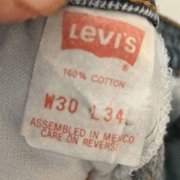 LEVI’S vintage 80s Silver Tab Denim Pleated Front Blue Jeans W30